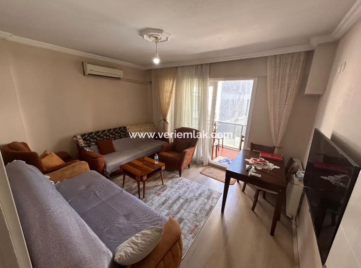 Detached Building With 2 Flats For Sale In Buca İnönü