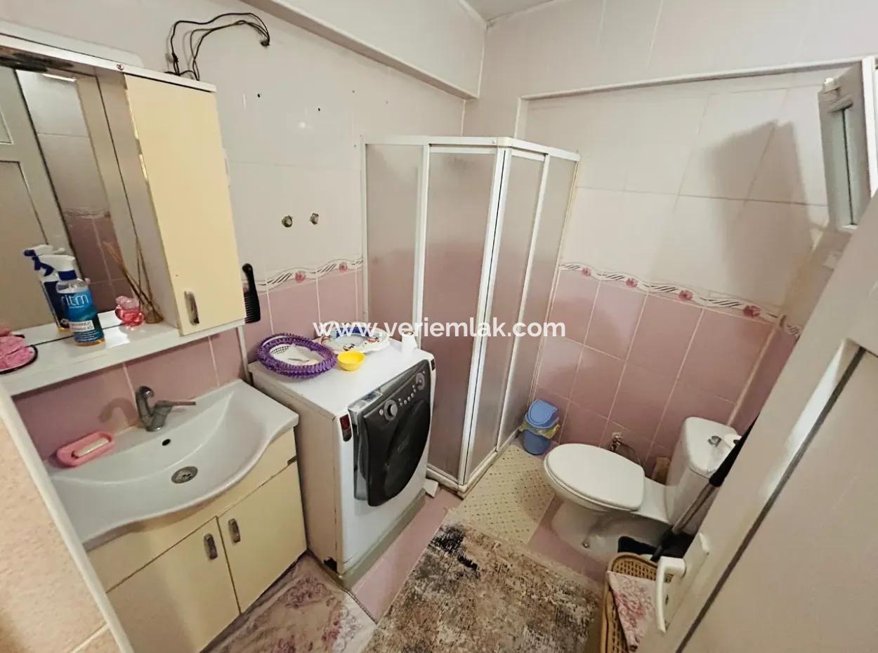 Detached Building With 2 Flats For Sale In Buca İnönü