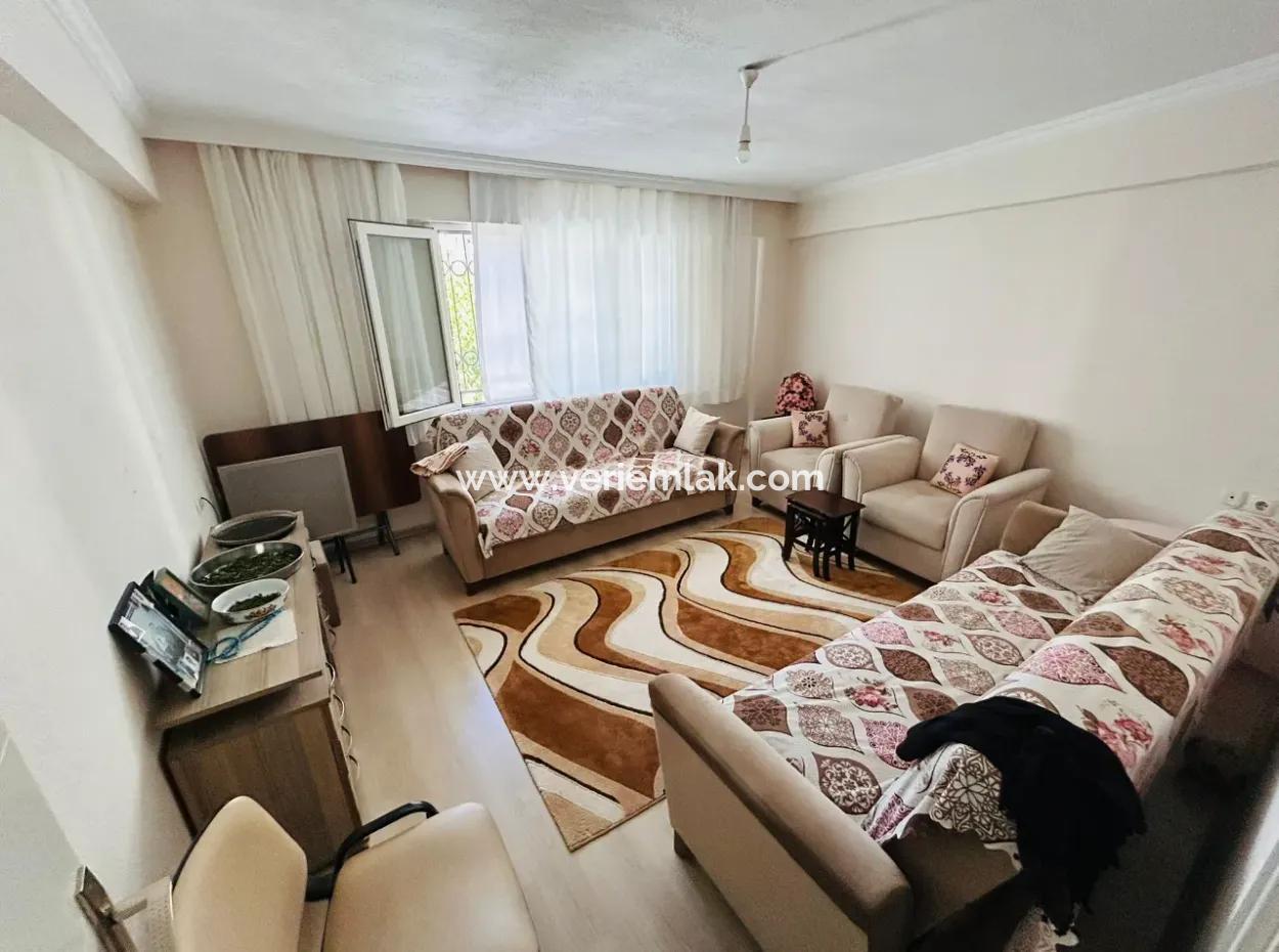 Detached Building With 2 Flats For Sale In Buca İnönü