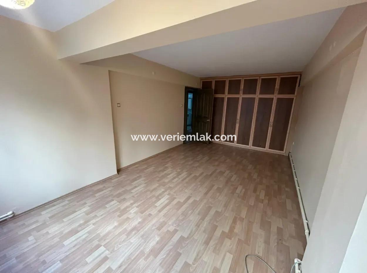Apartment For Rent With Wide Front To İzmir Kültürpark On Alsancak Mustafa Bey Street 3 1 140M2