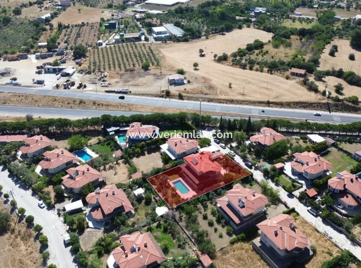 Furnished Villa For Rent With Fully Detached Pool In Seferihisar Ulamış Turunçevler Sitesi