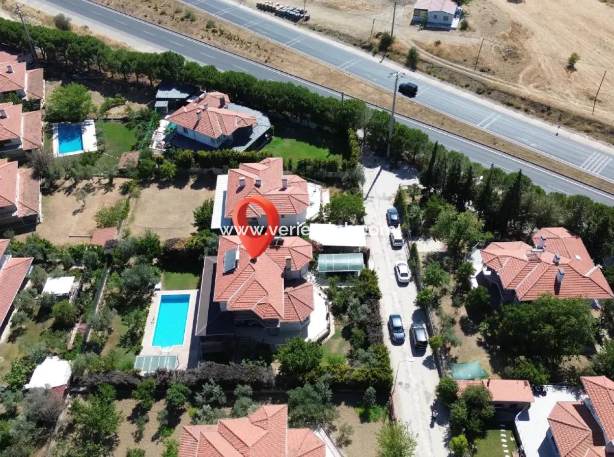Furnished Villa For Rent With Fully Detached Pool In Seferihisar Ulamış Turunçevler Sitesi