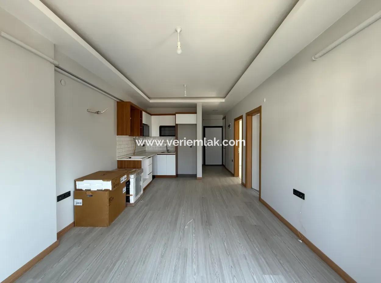 Brand New 2 1 Flat For Sale In Seferihisar Camikebir Neighborhood | With Balcony | Automatic Shutter | Arçelik Built-In | With Parking