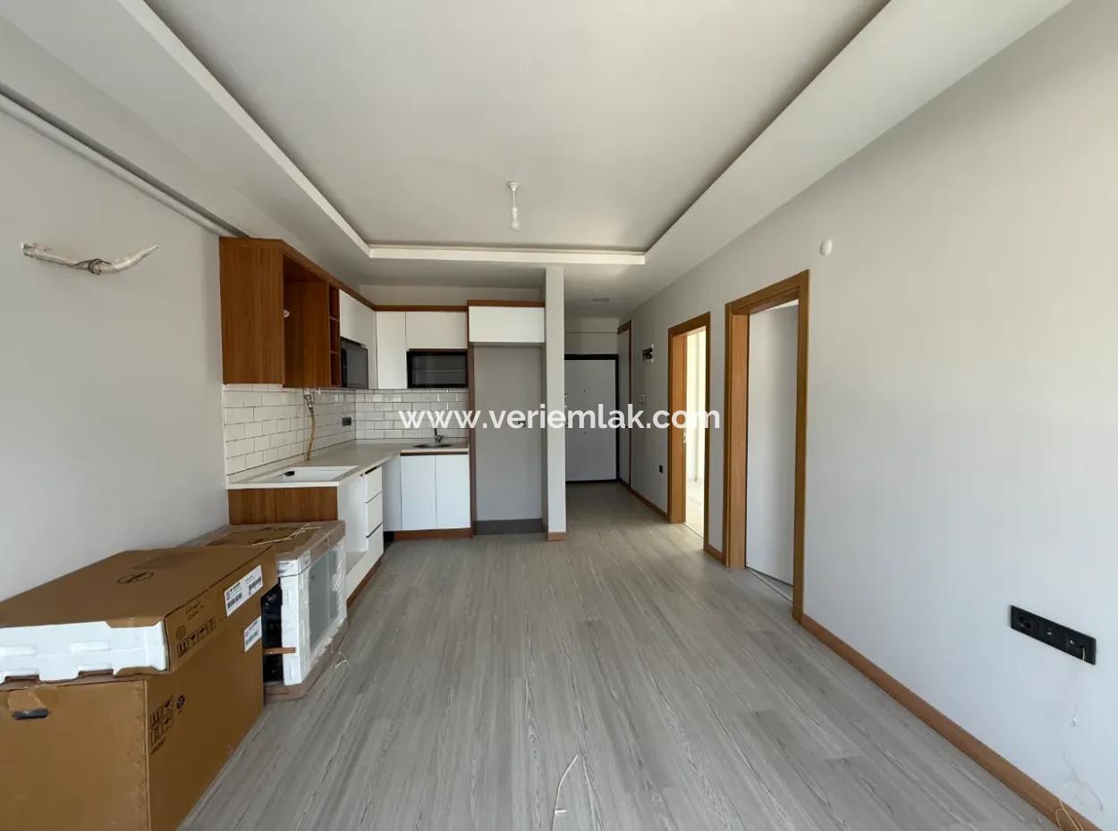 Brand New 2 1 Flat For Sale In Seferihisar Camikebir Neighborhood | With Balcony | Automatic Shutter | Arçelik Built-In | With Parking