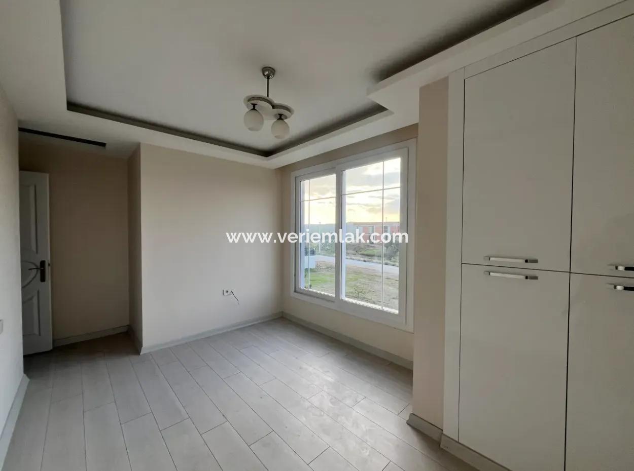 Centrally Located, Large Garden And Terrace Villa For Sale In Seferihisar Düzce Neighborhood