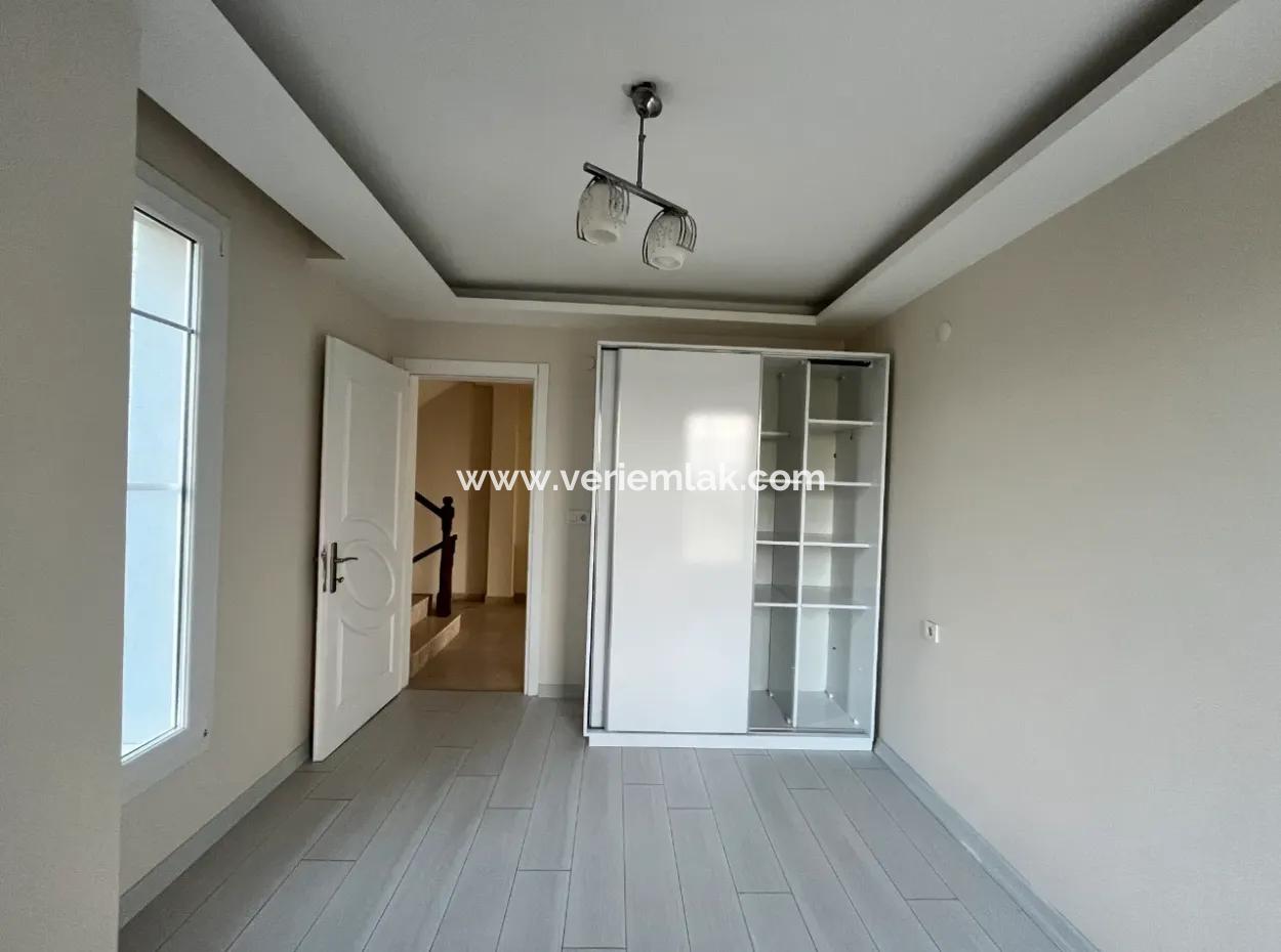 Centrally Located, Large Garden And Terrace Villa For Sale In Seferihisar Düzce Neighborhood