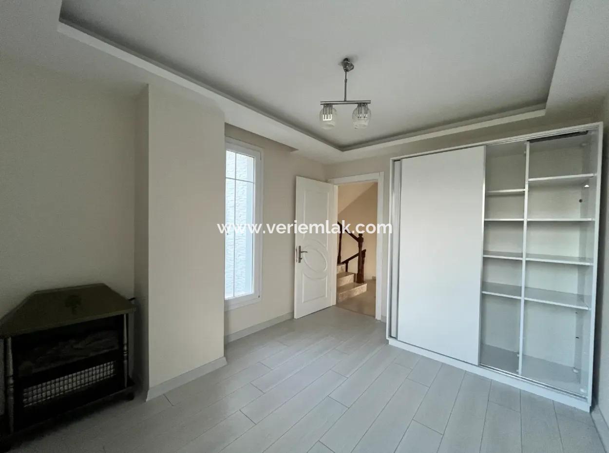 Centrally Located, Large Garden And Terrace Villa For Sale In Seferihisar Düzce Neighborhood