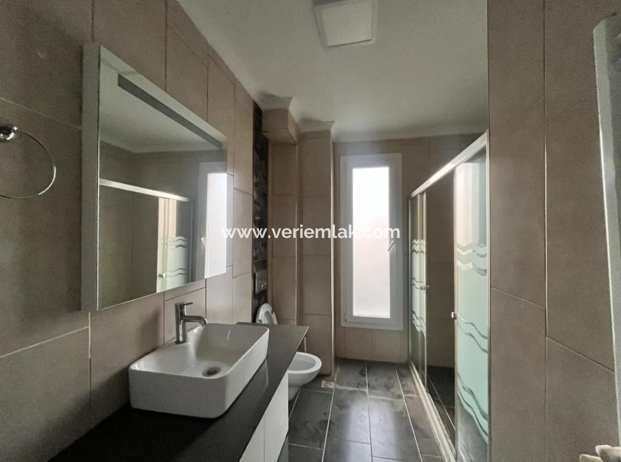 Centrally Located, Large Garden And Terrace Villa For Sale In Seferihisar Düzce Neighborhood