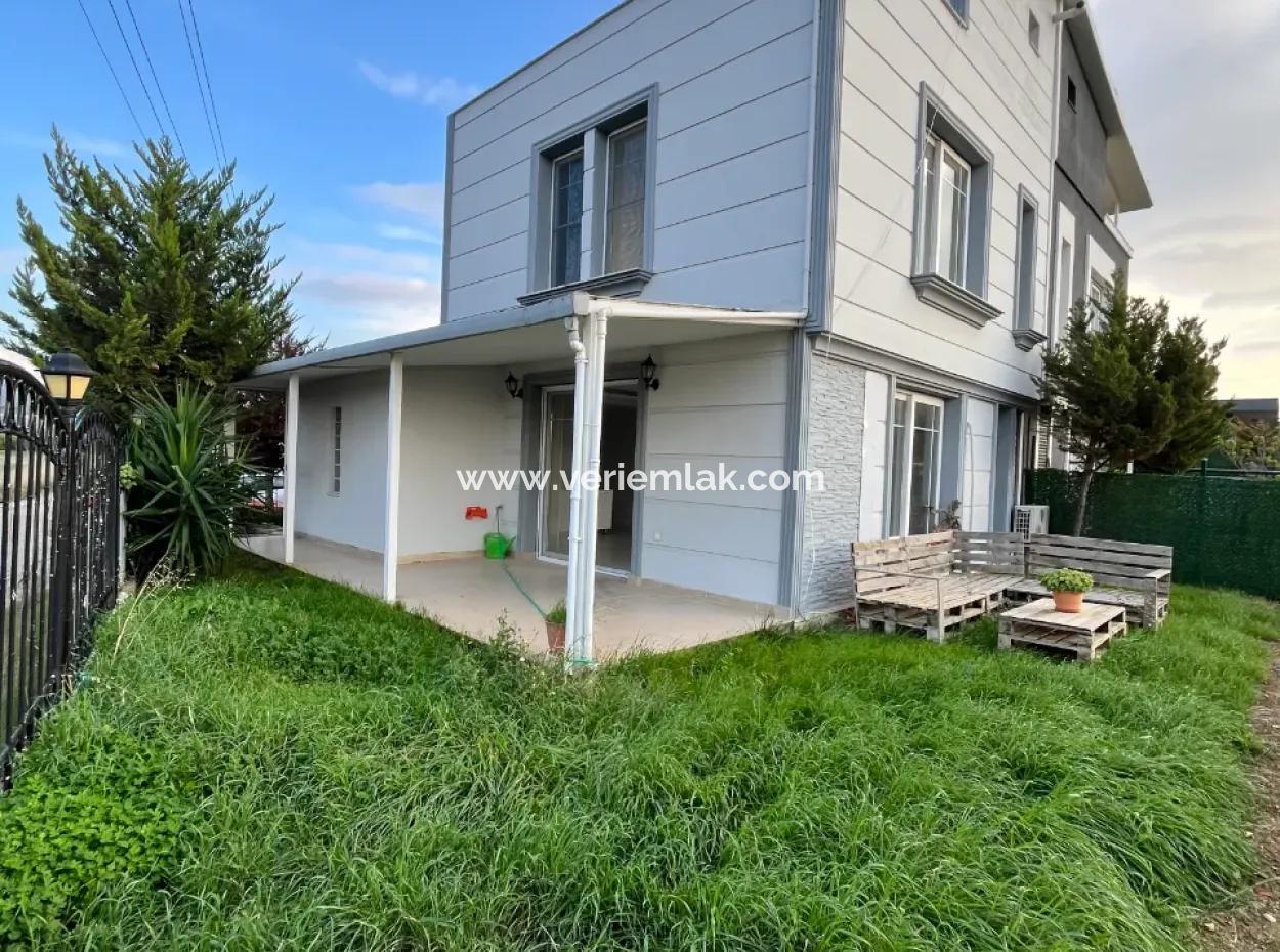 Centrally Located, Large Garden And Terrace Villa For Sale In Seferihisar Düzce Neighborhood