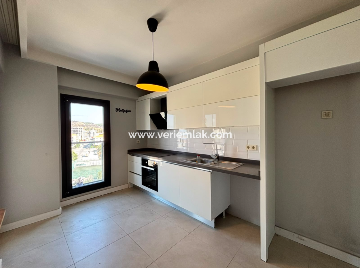 Buca Dasif Concept Corner 13Th Floor 3 1 Flat For Rent With En-Suite Bathroom!