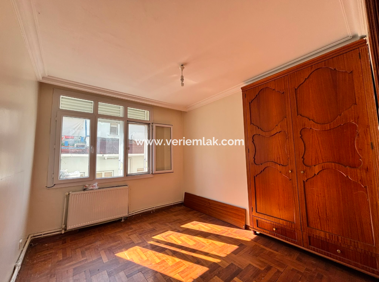 2 1 110M2 Well-Maintained Flat For Rent Near Alsancak Tevfik Fikret!