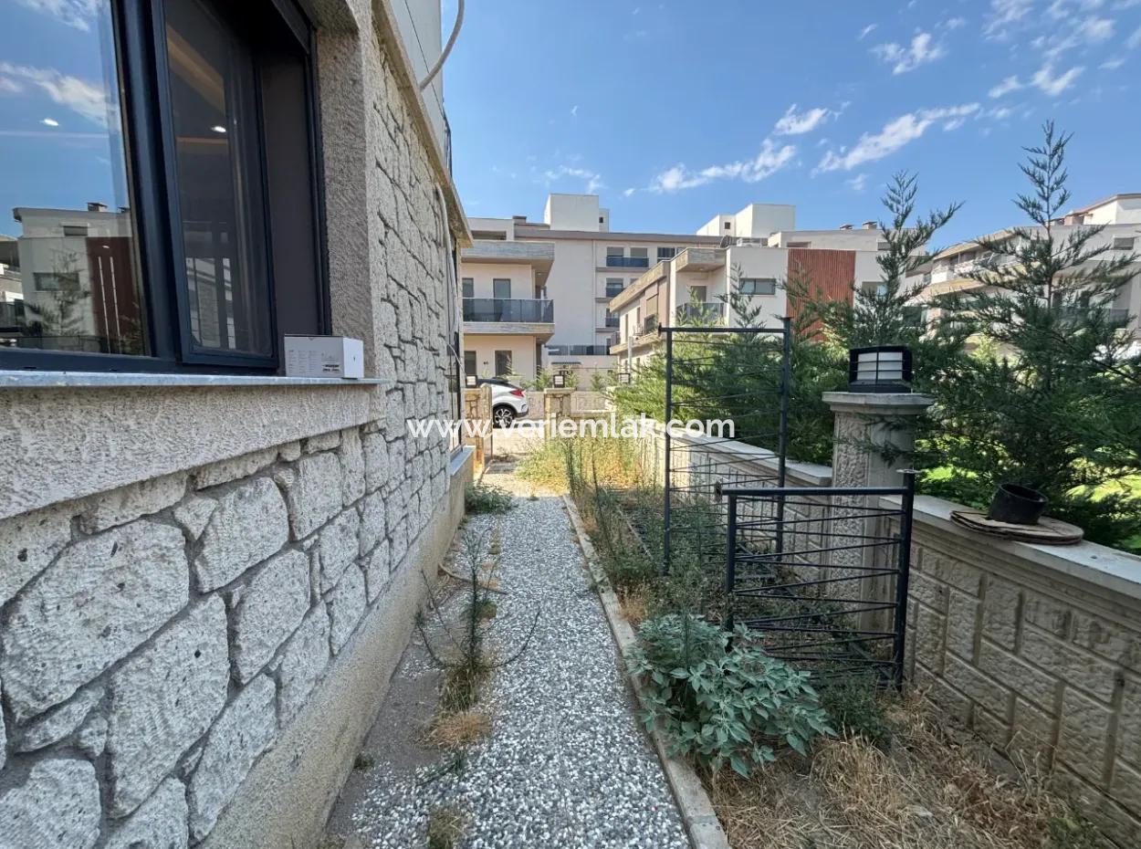 Private Villa For Sale In The Villas Area In The City Center Of Seferihisar