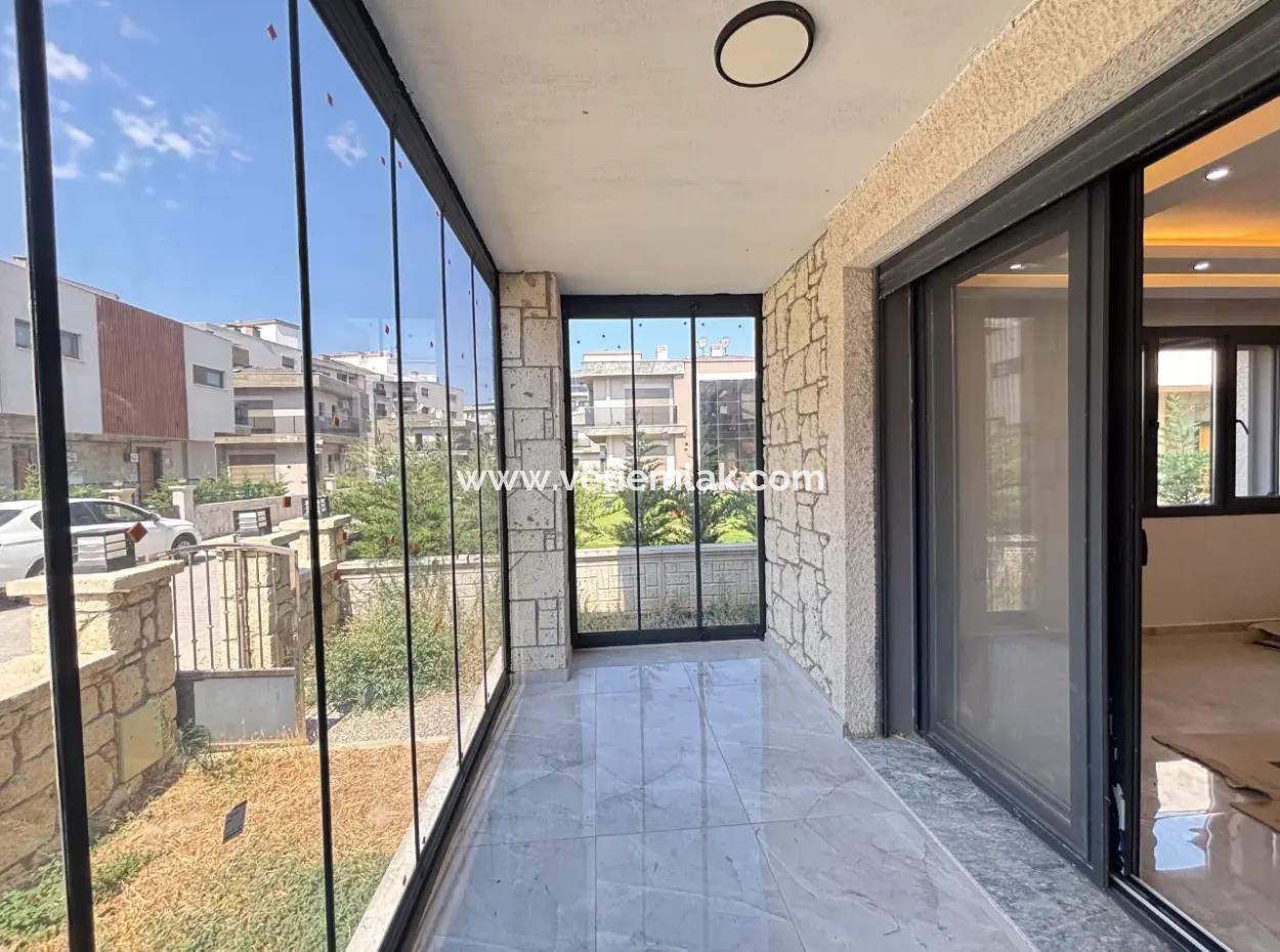 Private Villa For Sale In The Villas Area In The City Center Of Seferihisar
