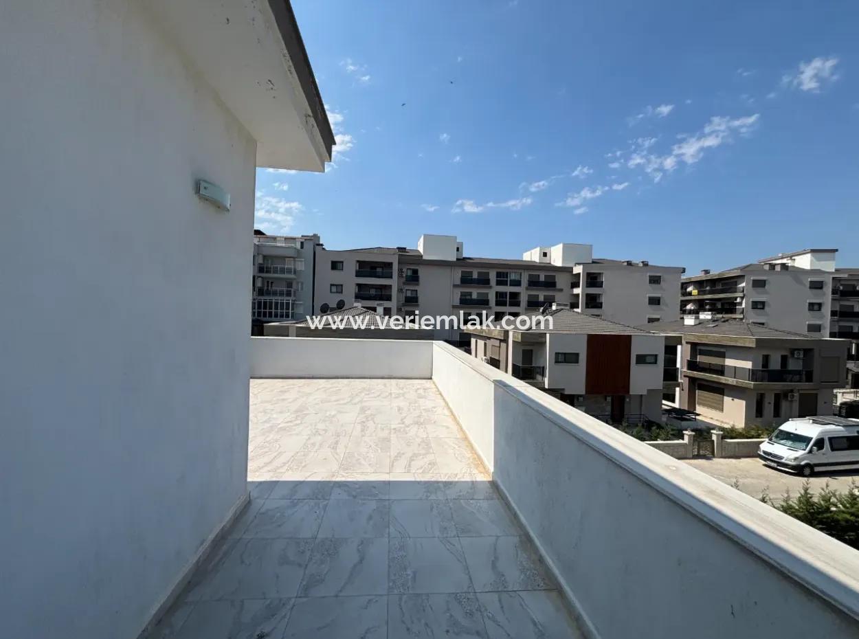 Private Villa For Sale In The Villas Area In The City Center Of Seferihisar