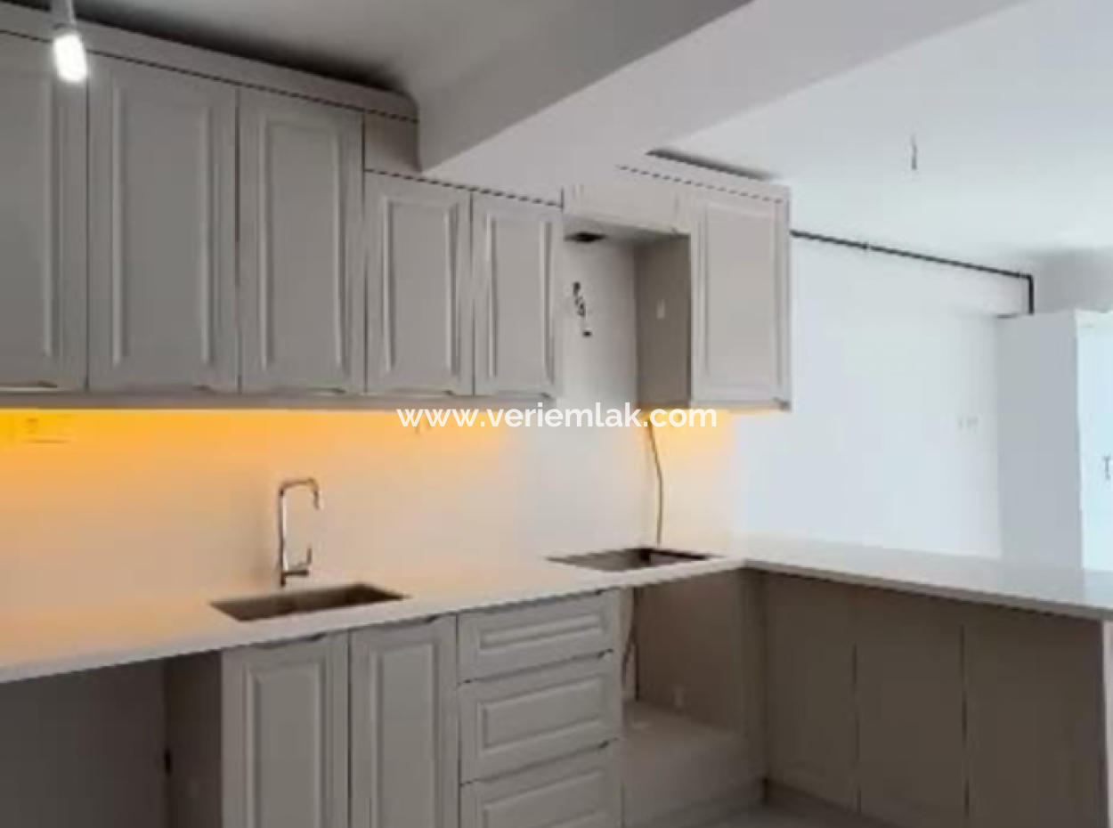 3 1 American Kitchen On Alsancak Cumhuriyet Boulevard Is Ready For Rent Both As An Office And As An Apartment, Where You Can Move Immediately.