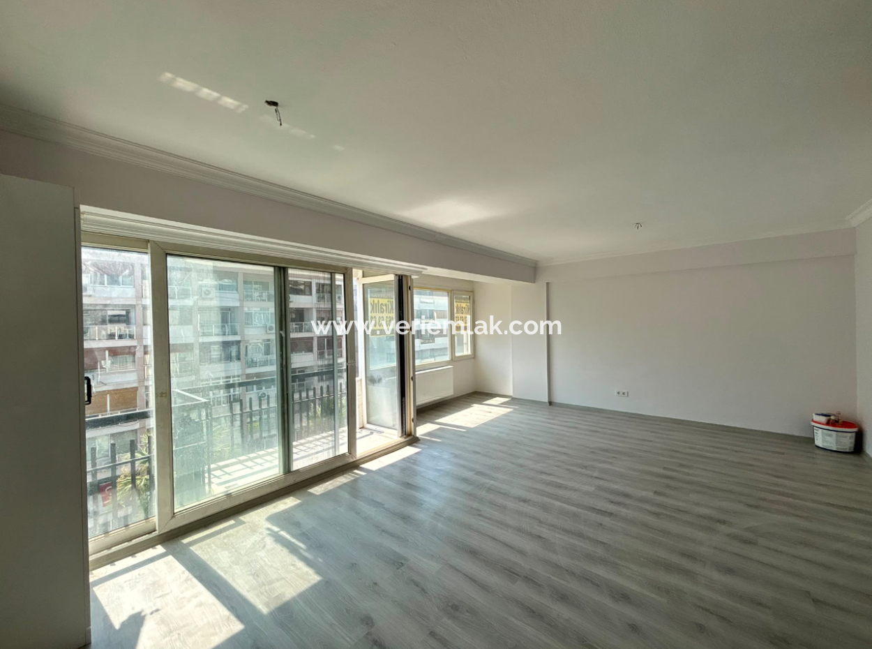 3 1 American Kitchen On Alsancak Cumhuriyet Boulevard Is Ready For Rent Both As An Office And As An Apartment, Where You Can Move Immediately.