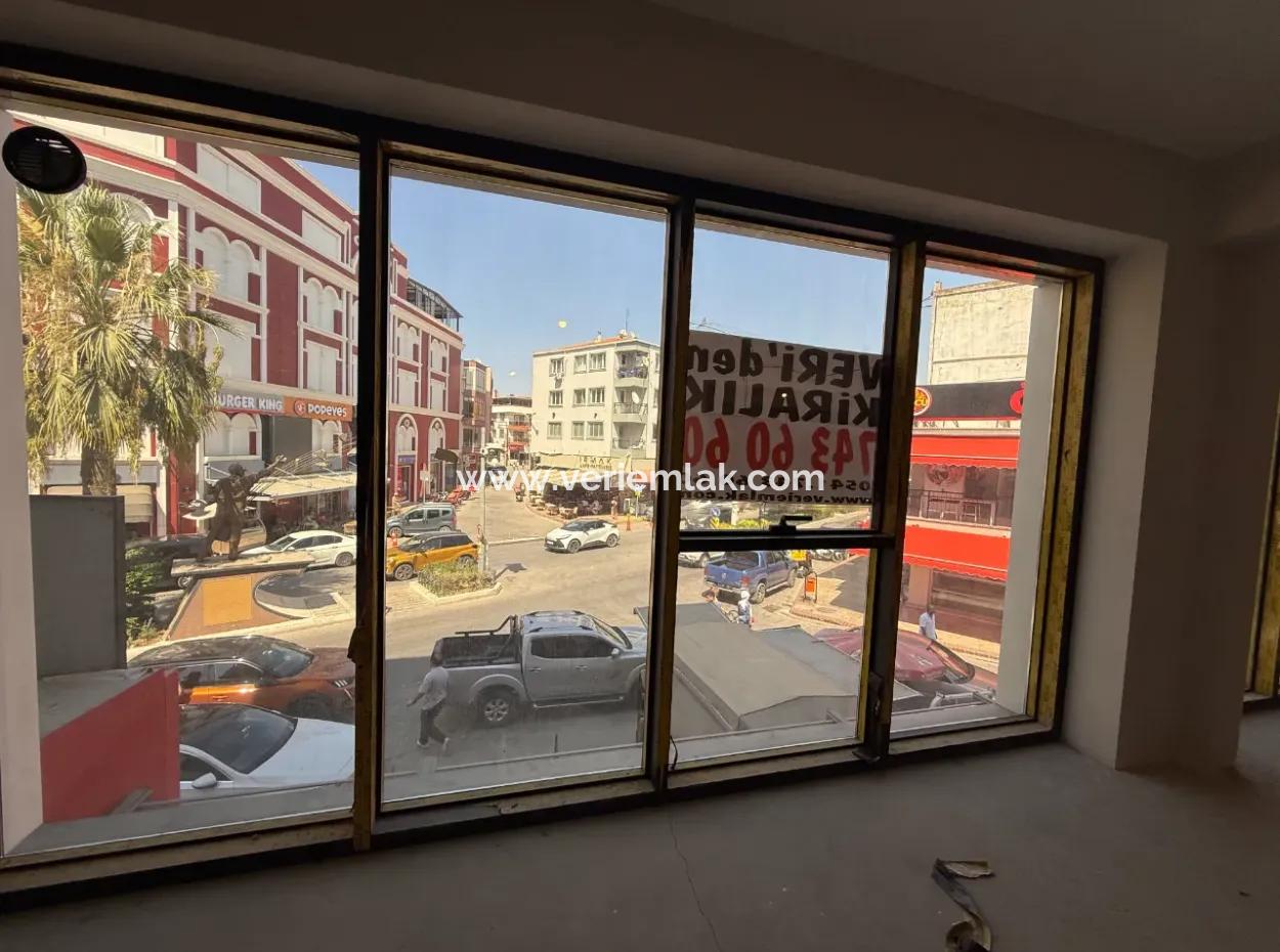 500 M² Duplex Commercial Area In A Prestigious Location In Seferihisar Bazaar Center