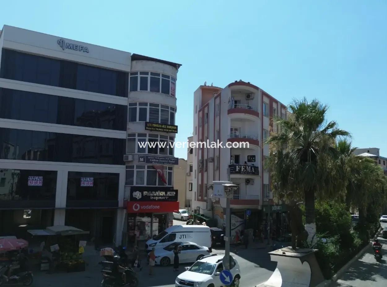 500 M² Duplex Commercial Area In A Prestigious Location In Seferihisar Bazaar Center