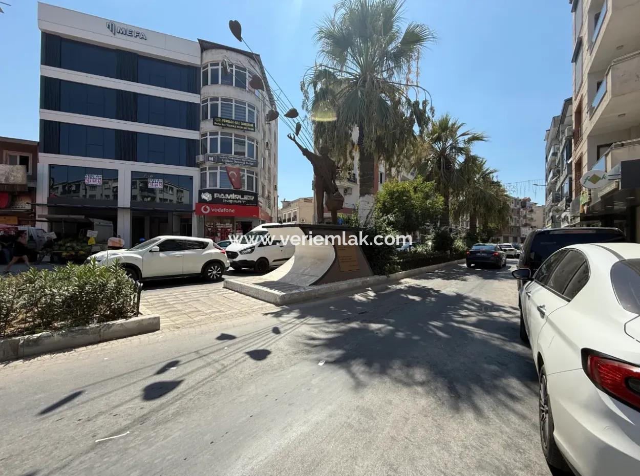 500 M² Duplex Commercial Area In A Prestigious Location In Seferihisar Bazaar Center