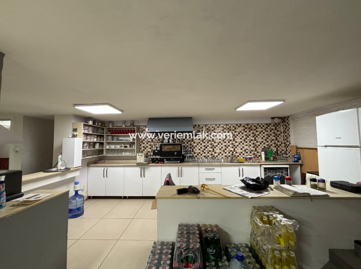 300M2 Shop For Rent With Wide Facade In Seferihisar Bazaar Center