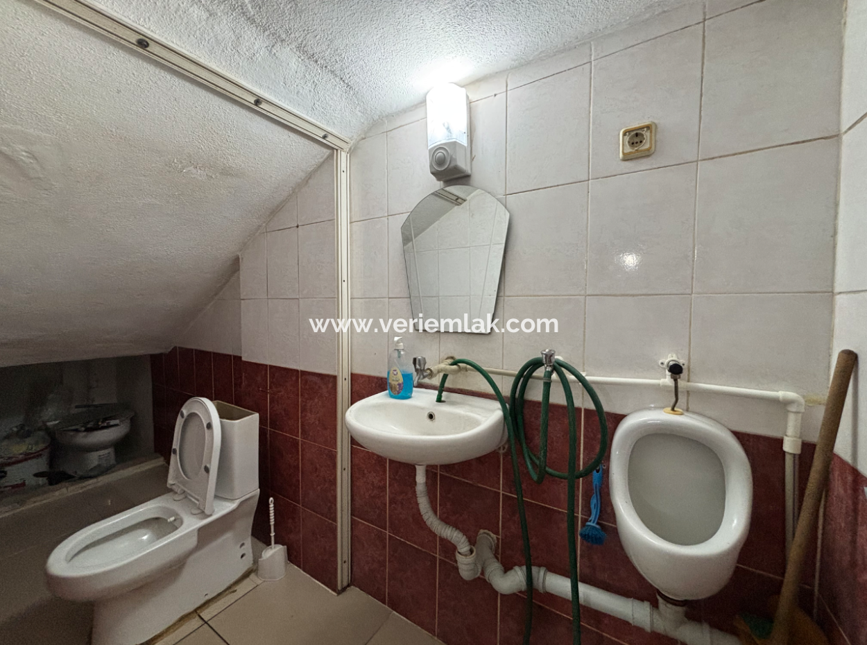 300M2 Shop For Rent With Wide Facade In Seferihisar Bazaar Center