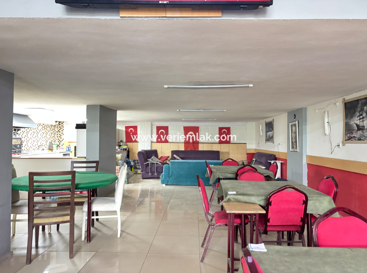 300M2 Shop For Rent With Wide Facade In Seferihisar Bazaar Center