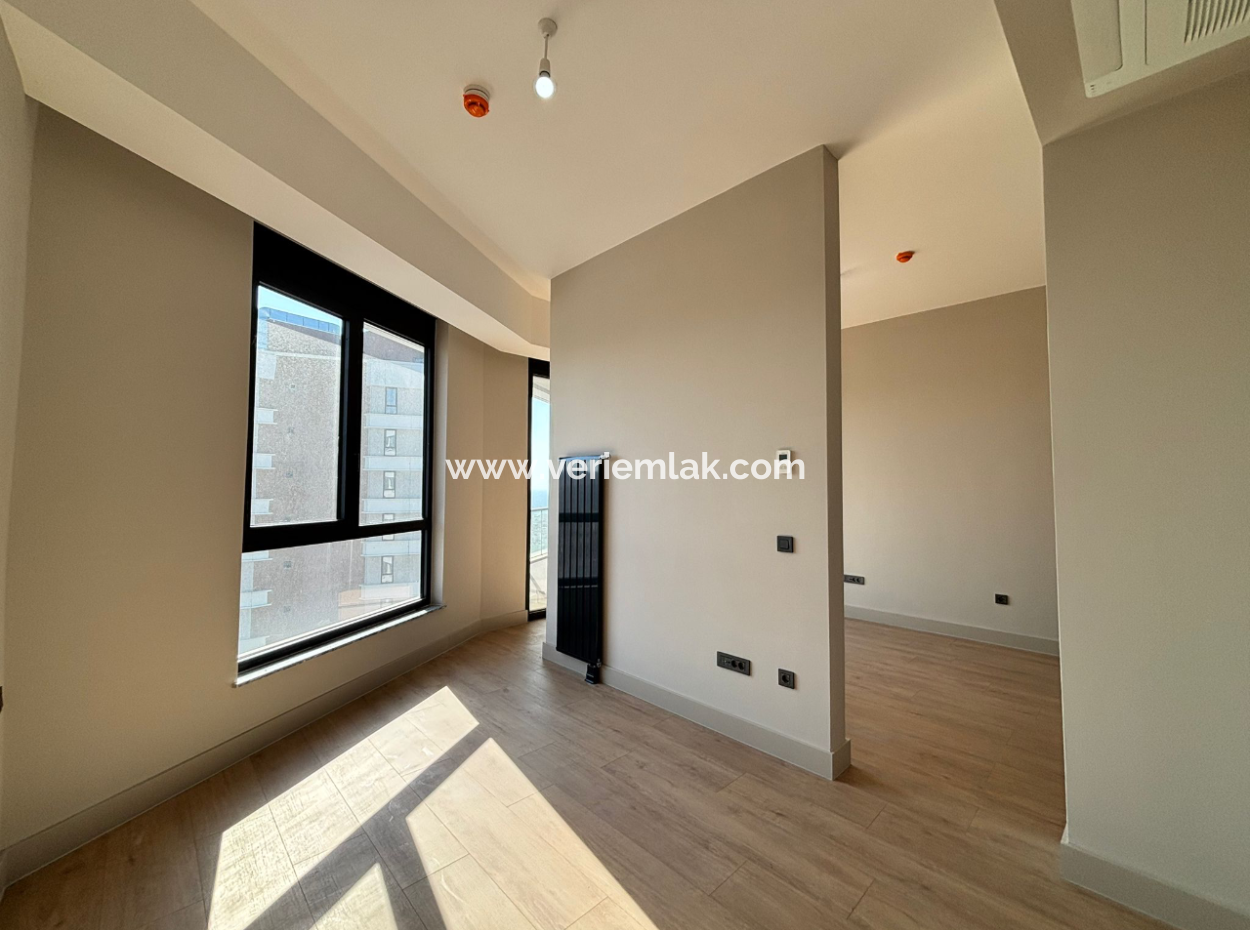 Alsancak Evora Project 22Nd Floor 1 1 Corner City View Flat For Rent!