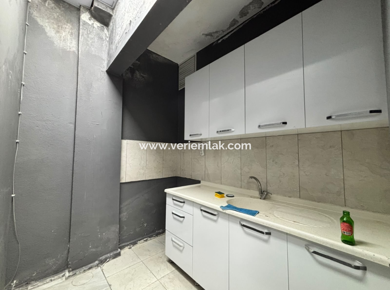 150M2 Well-Maintained Shuttered Shop For Rent In Alsancak Kahramanlar