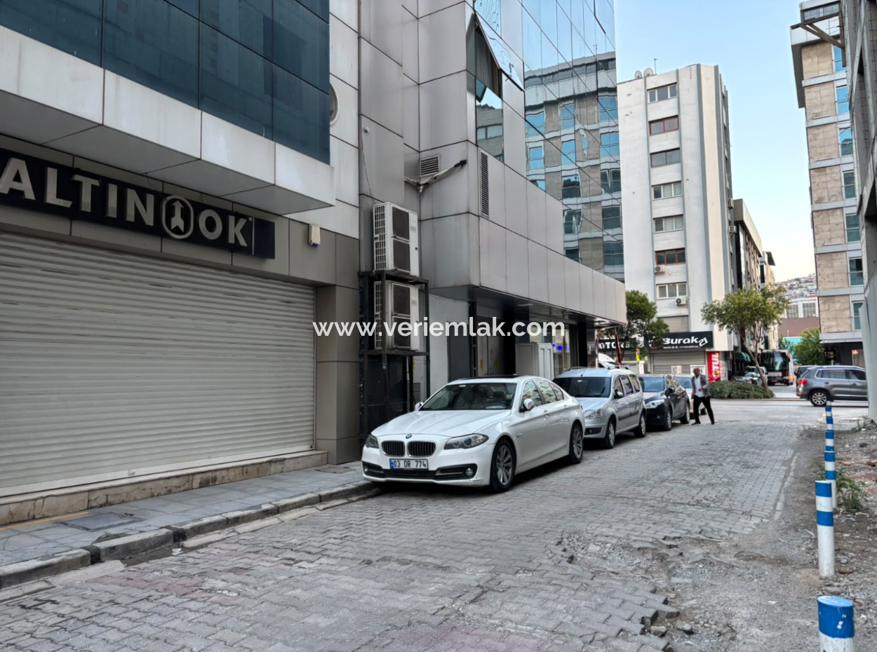 150M2 Well-Maintained Shuttered Shop For Rent In Alsancak Kahramanlar
