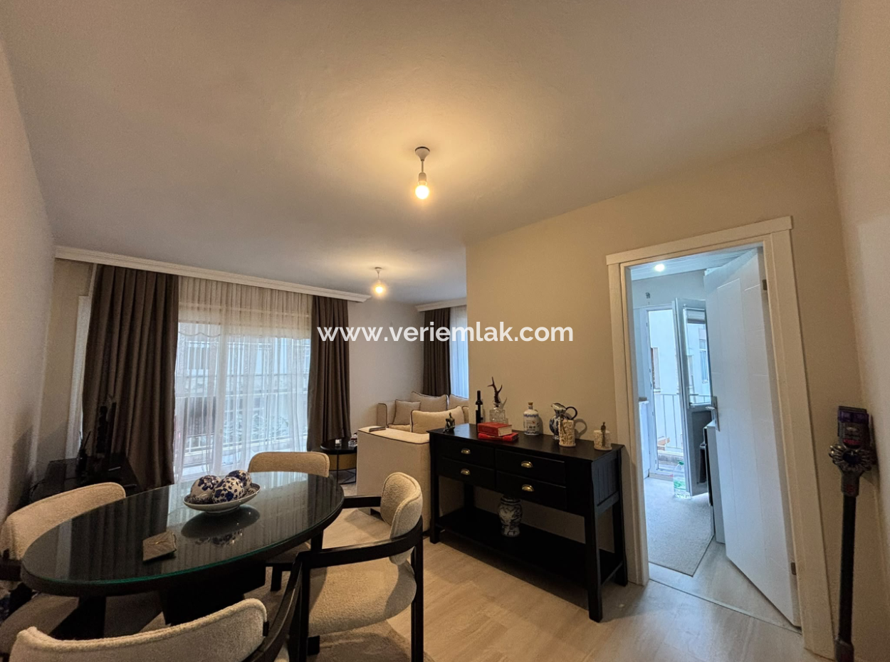 Alsancak Near Dutlu Street 3 1 3Rd Floor Well-Maintained Flat For Sale