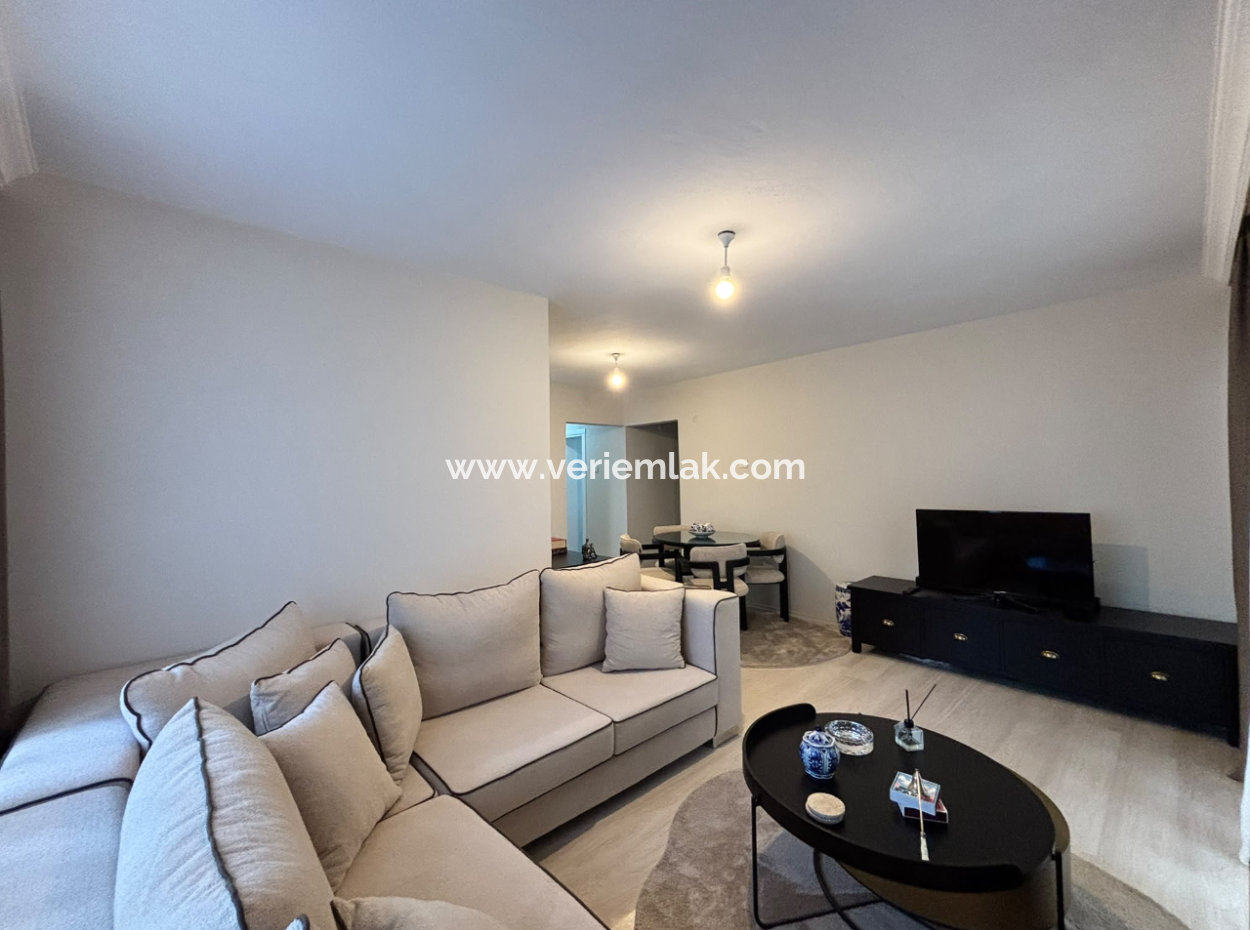 Alsancak Near Dutlu Street 3 1 3Rd Floor Well-Maintained Flat For Sale