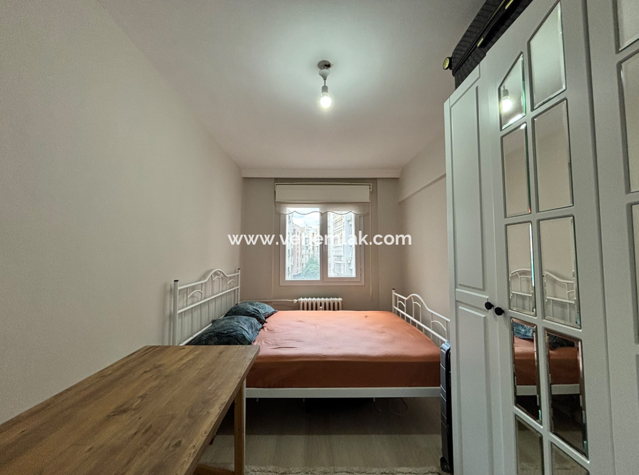 Alsancak Near Dutlu Street 3 1 3Rd Floor Well-Maintained Flat For Sale