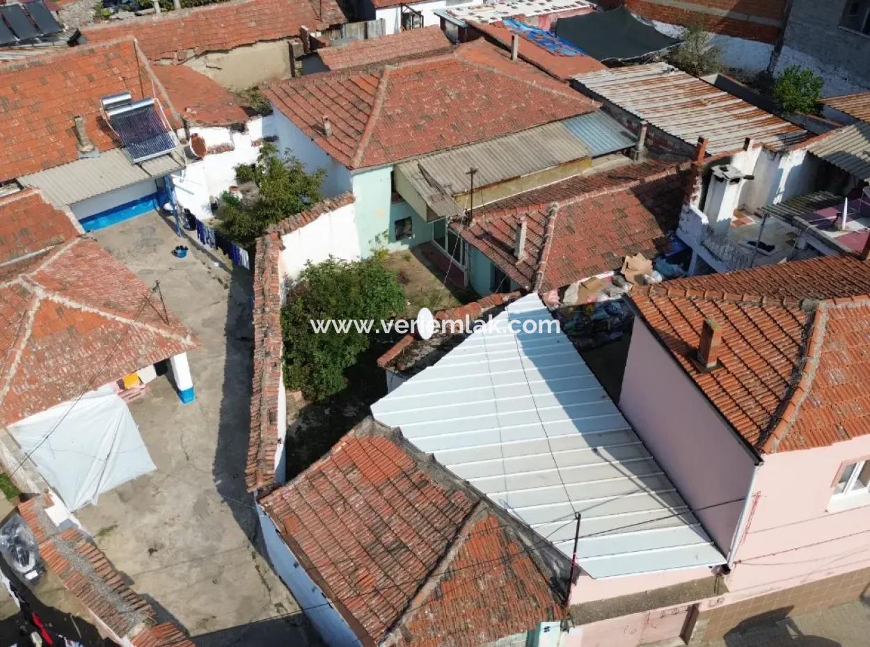 Detached House For Sale In Kemalpaşa Halilbeyli On A 229 M² Plot