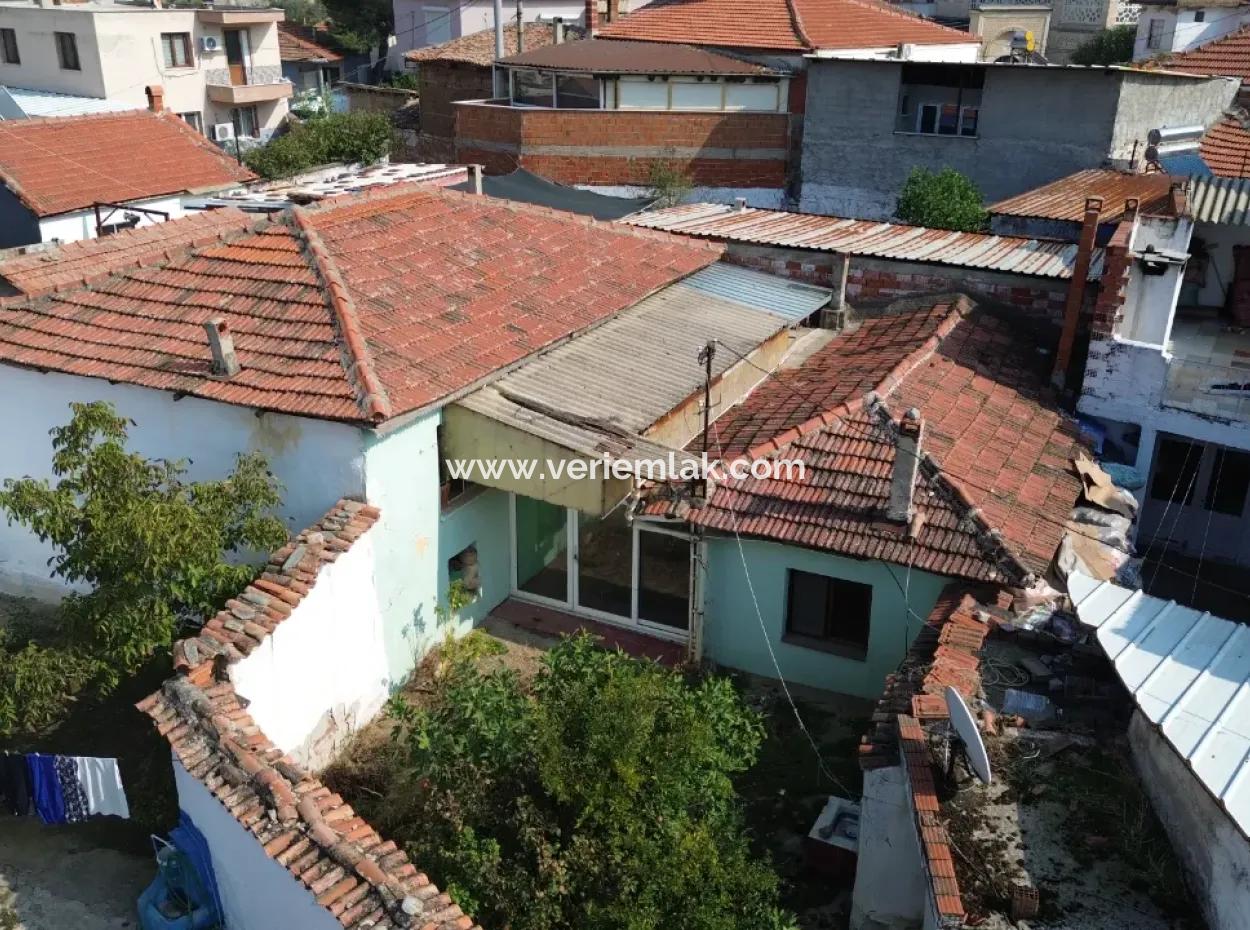 Detached House For Sale In Kemalpaşa Halilbeyli On A 229 M² Plot
