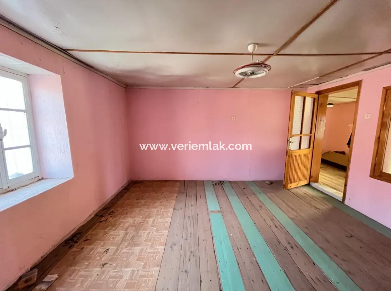 Detached House For Sale In Kemalpaşa Halilbeyli On A 229 M² Plot