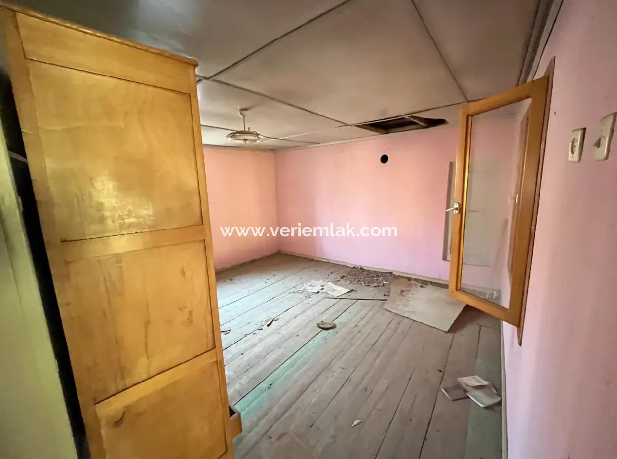 Detached House For Sale In Kemalpaşa Halilbeyli On A 229 M² Plot