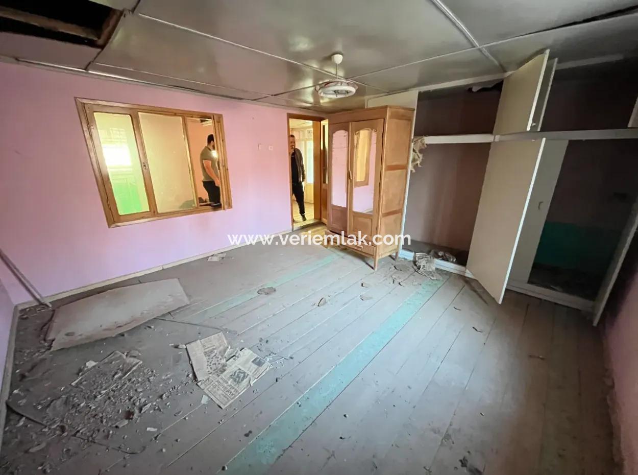 Detached House For Sale In Kemalpaşa Halilbeyli On A 229 M² Plot