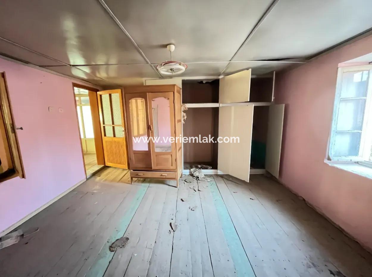 Detached House For Sale In Kemalpaşa Halilbeyli On A 229 M² Plot