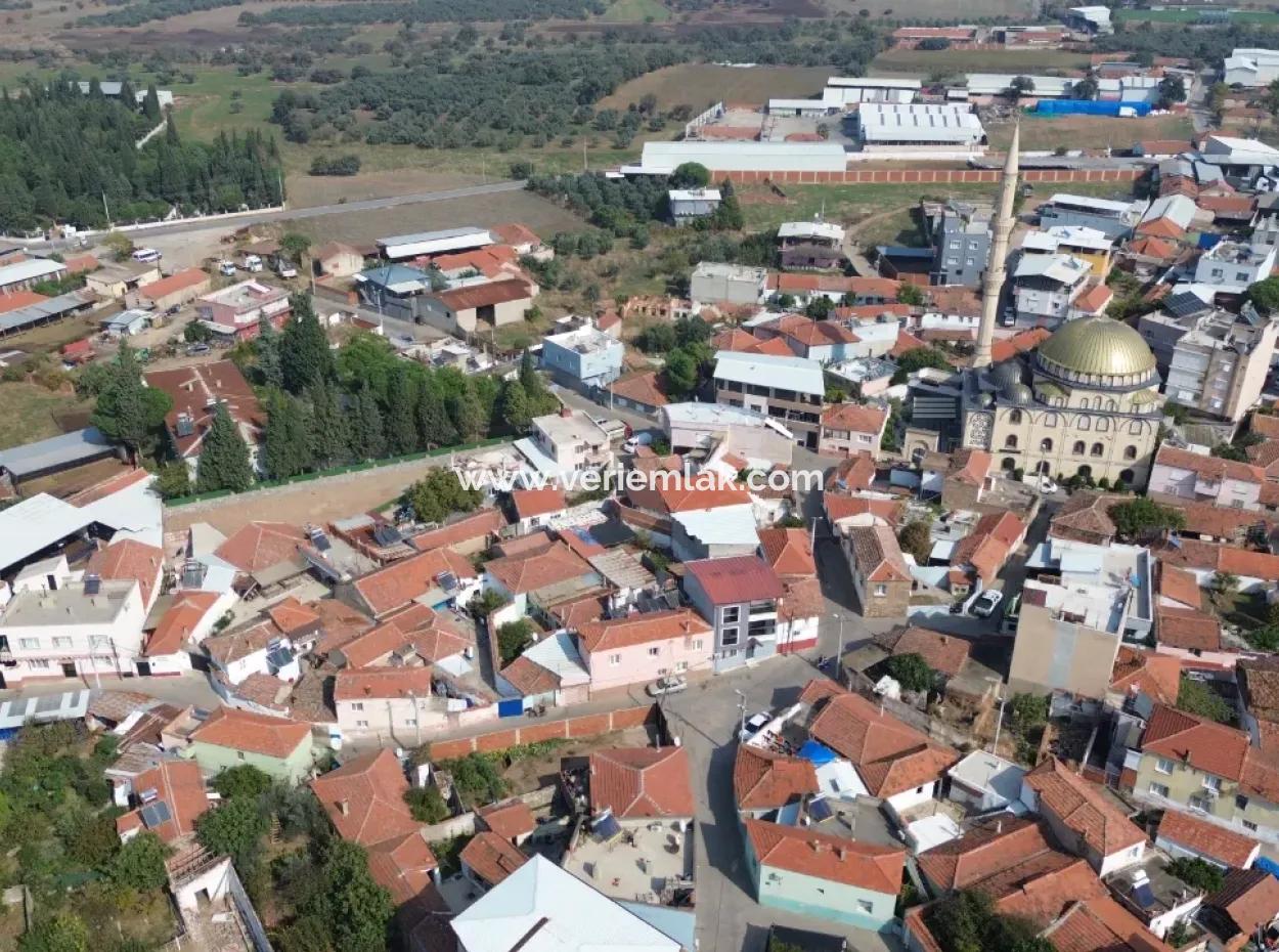 Detached House For Sale In Kemalpaşa Halilbeyli On A 229 M² Plot