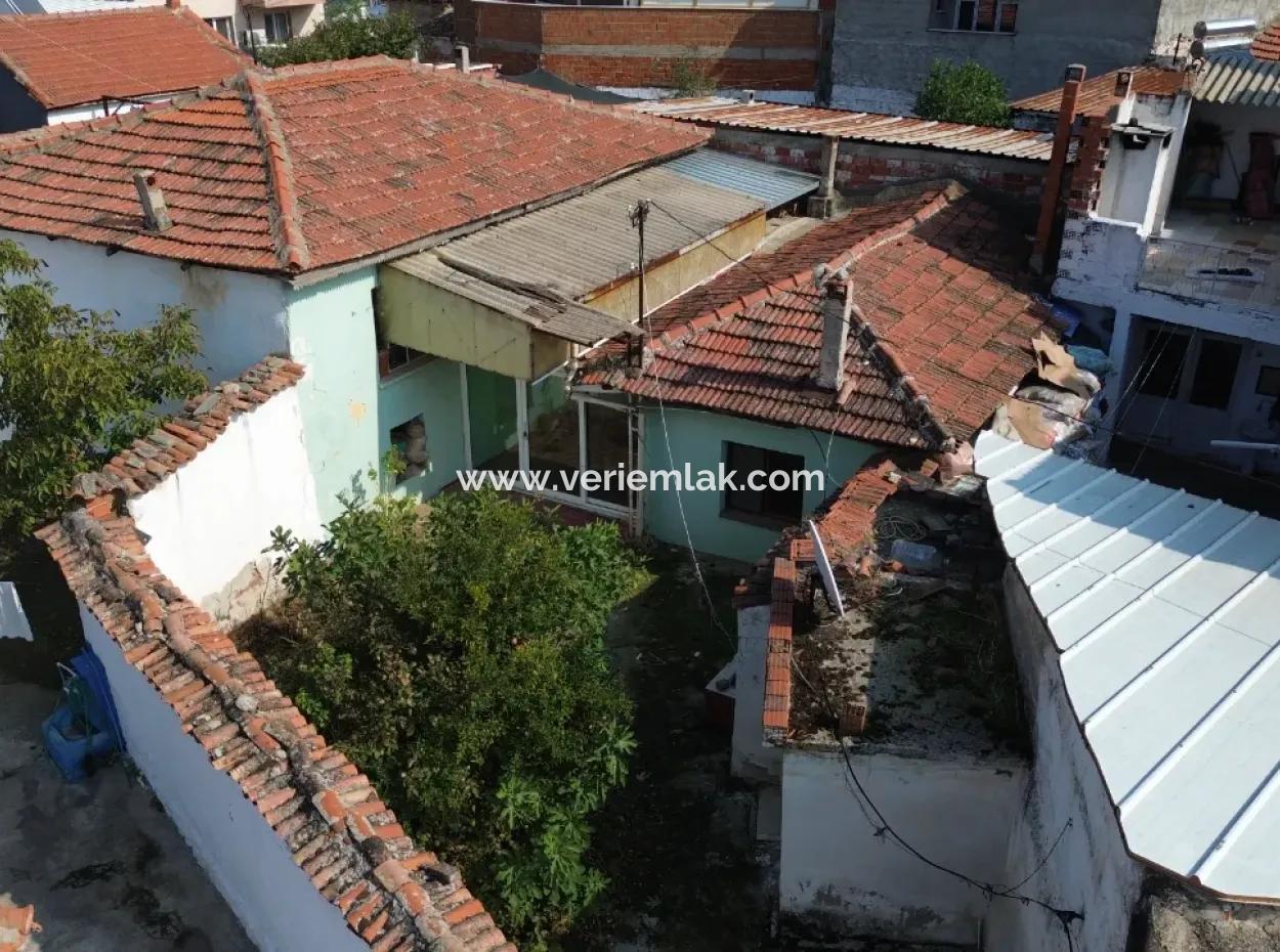 Detached House For Sale In Kemalpaşa Halilbeyli On A 229 M² Plot