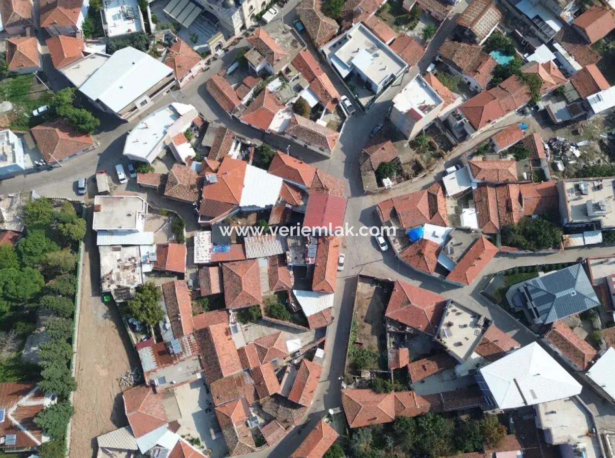 Detached House For Sale In Kemalpaşa Halilbeyli On A 229 M² Plot