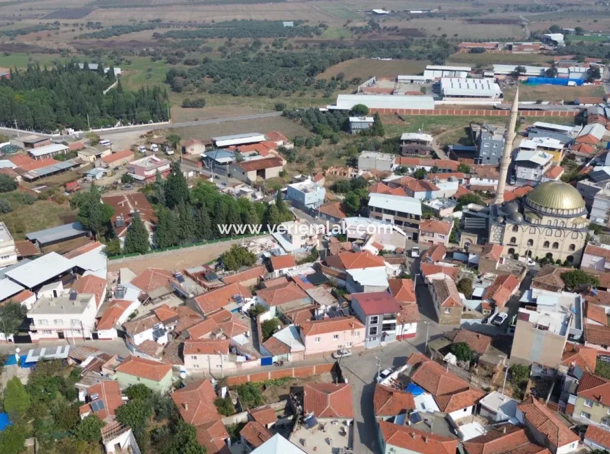 Detached House For Sale In Kemalpaşa Halilbeyli On A 229 M² Plot