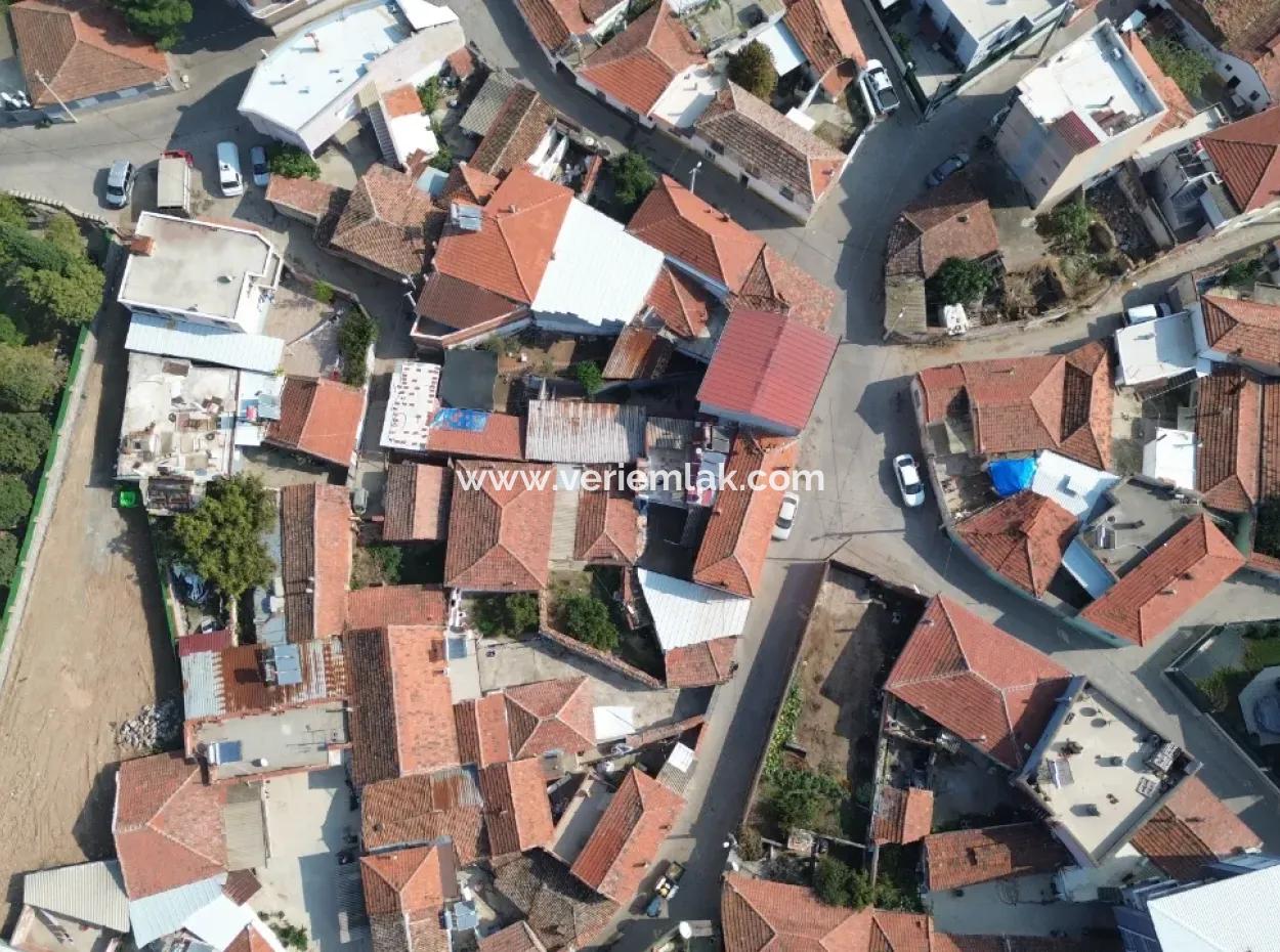 Detached House For Sale In Kemalpaşa Halilbeyli On A 229 M² Plot