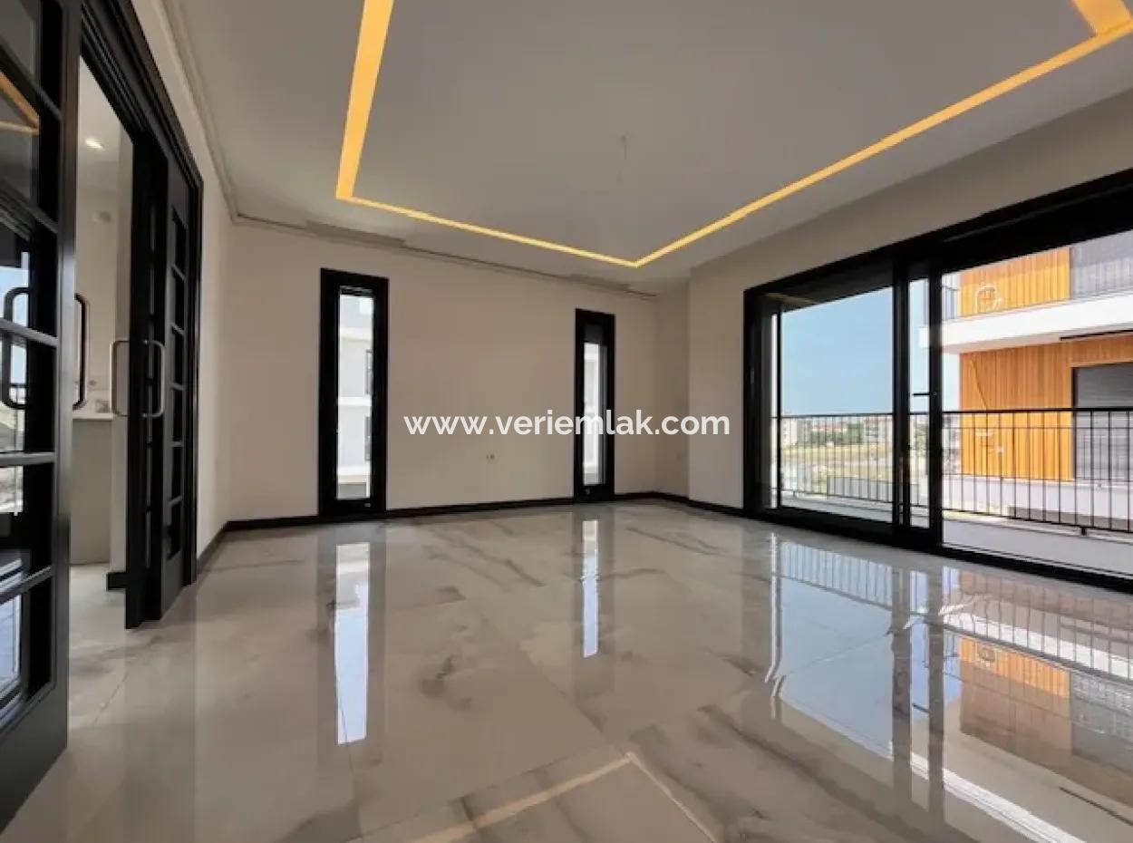 Brand New Apartments With Pool In A Complex In Seferihisar Karakayalar