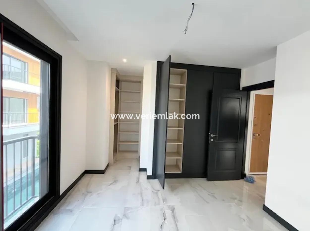 Brand New Apartments With Pool In A Complex In Seferihisar Karakayalar