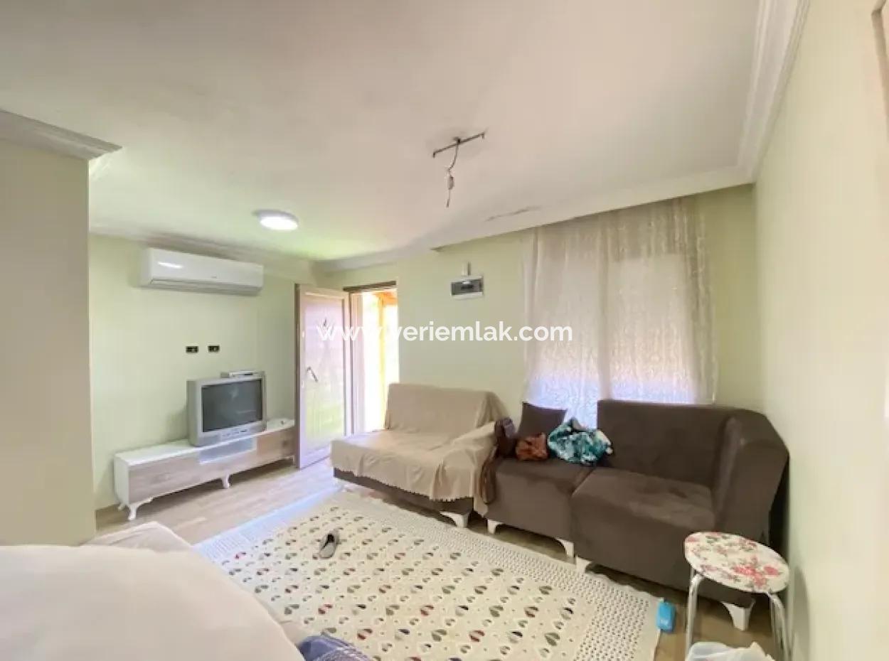Detached House For Sale In Seferihisar Ulamış Neighborhood Close To The Village Square