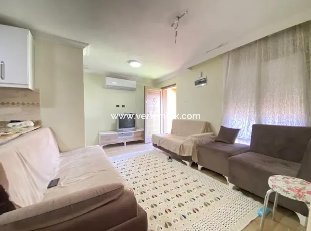 Detached House For Sale In Seferihisar Ulamış Neighborhood Close To The Village Square