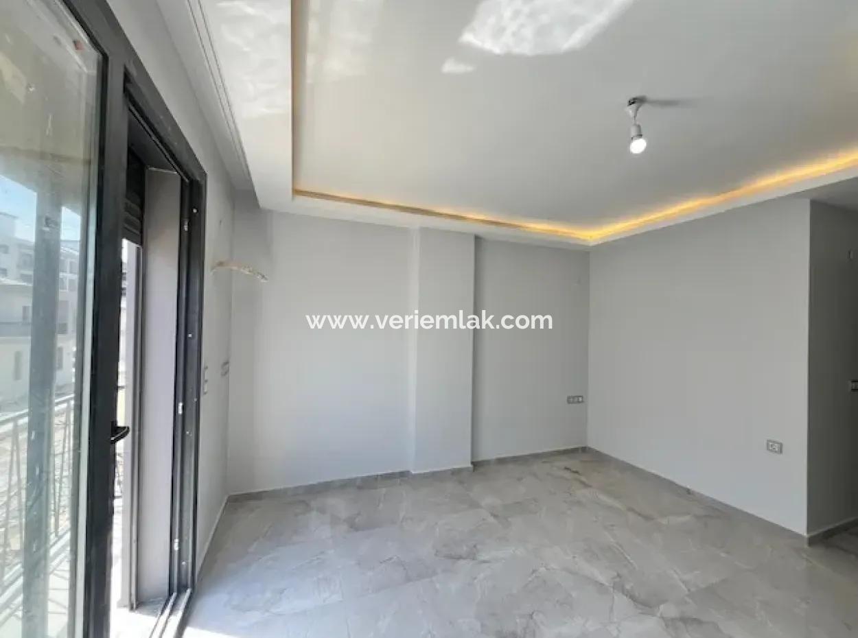 3 In 1 Brand New Villa With Closed Kitchen In Seferihisar Center