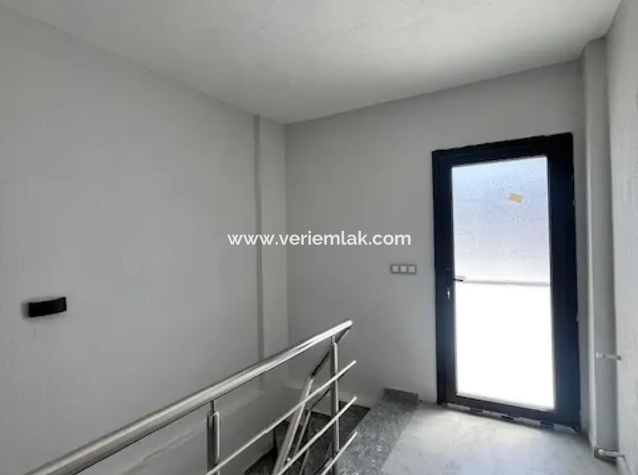 3 In 1 Brand New Villa With Closed Kitchen In Seferihisar Center