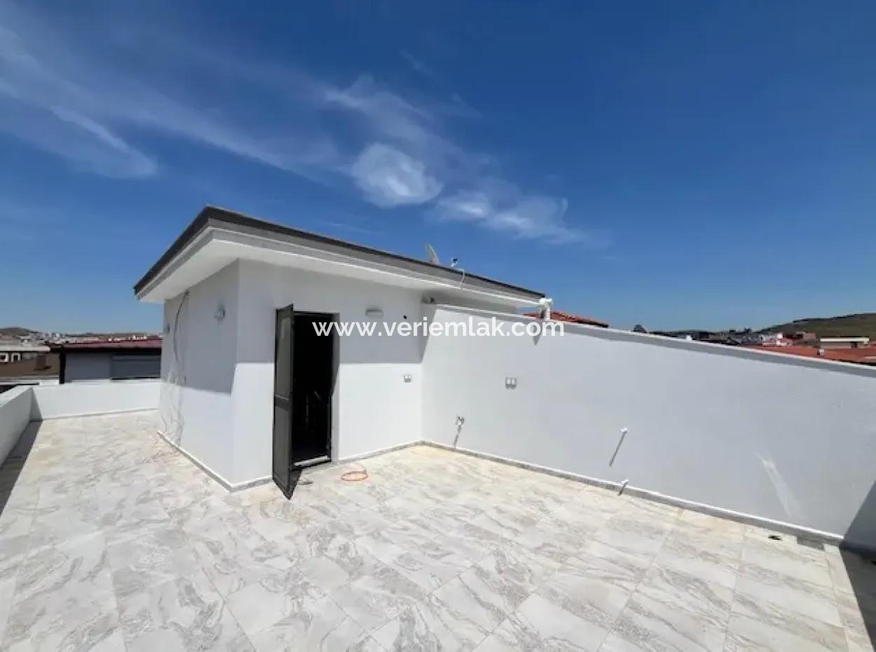 3 In 1 Brand New Villa With Closed Kitchen In Seferihisar Center